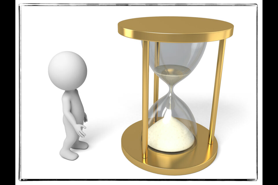 Queda poco tiempo ya para aprender “lecciones”, ya que queda poco tiempo para rehacer las cosas de nuevo.