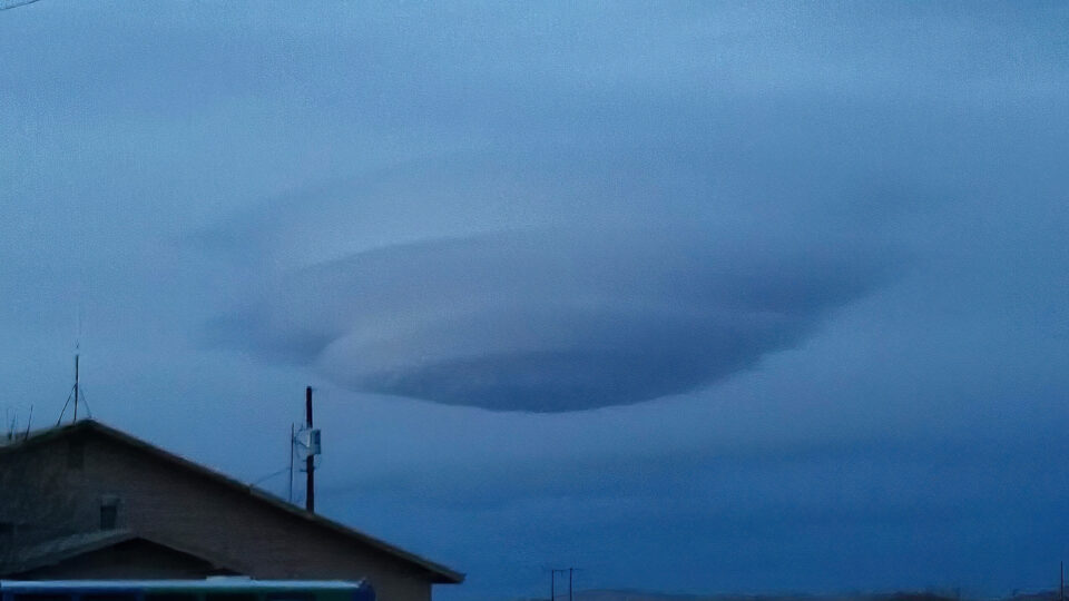 Vaisseau de nuage au-dessus du Desert Vista RV Park, près de Deming, Nouveau Mexique (USA)