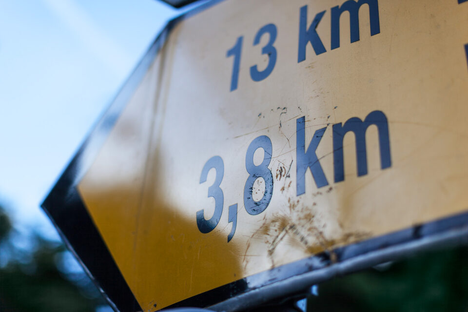 There are also markers that tell you how far you are from other destinations that lie ahead of you.
